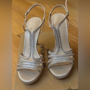 Brand new Le chateau rhinestone wedding heel.Dirm price